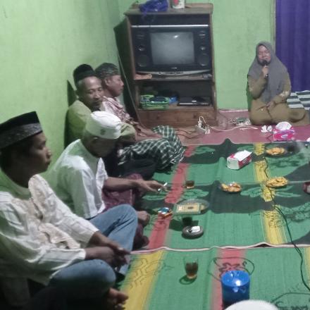 ANGGOTA BPD SRI WAHYUTI SOSIALISASIKAN PEMILIHAN KETUA RT.05 DESA GUNUNG ULIN
